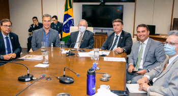 Bolsonaro apela para que caminhoneiros não façam greve